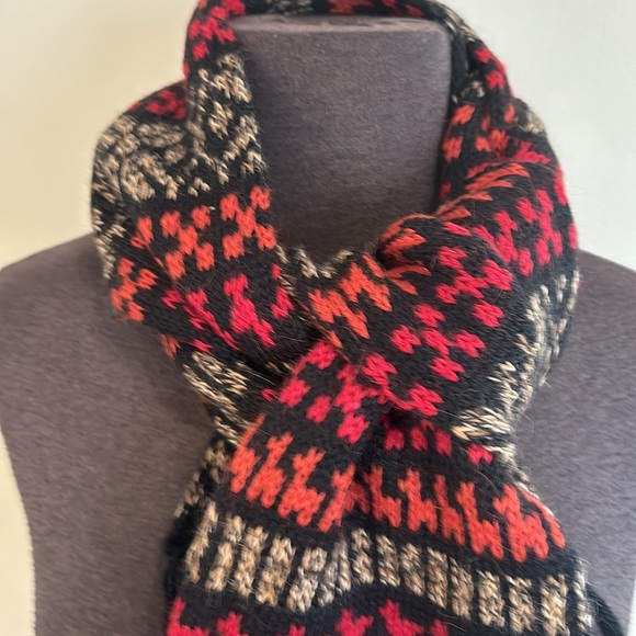 Intisouvenirs Hand-Knit Alpaca Scarf - Picture 2 of 5